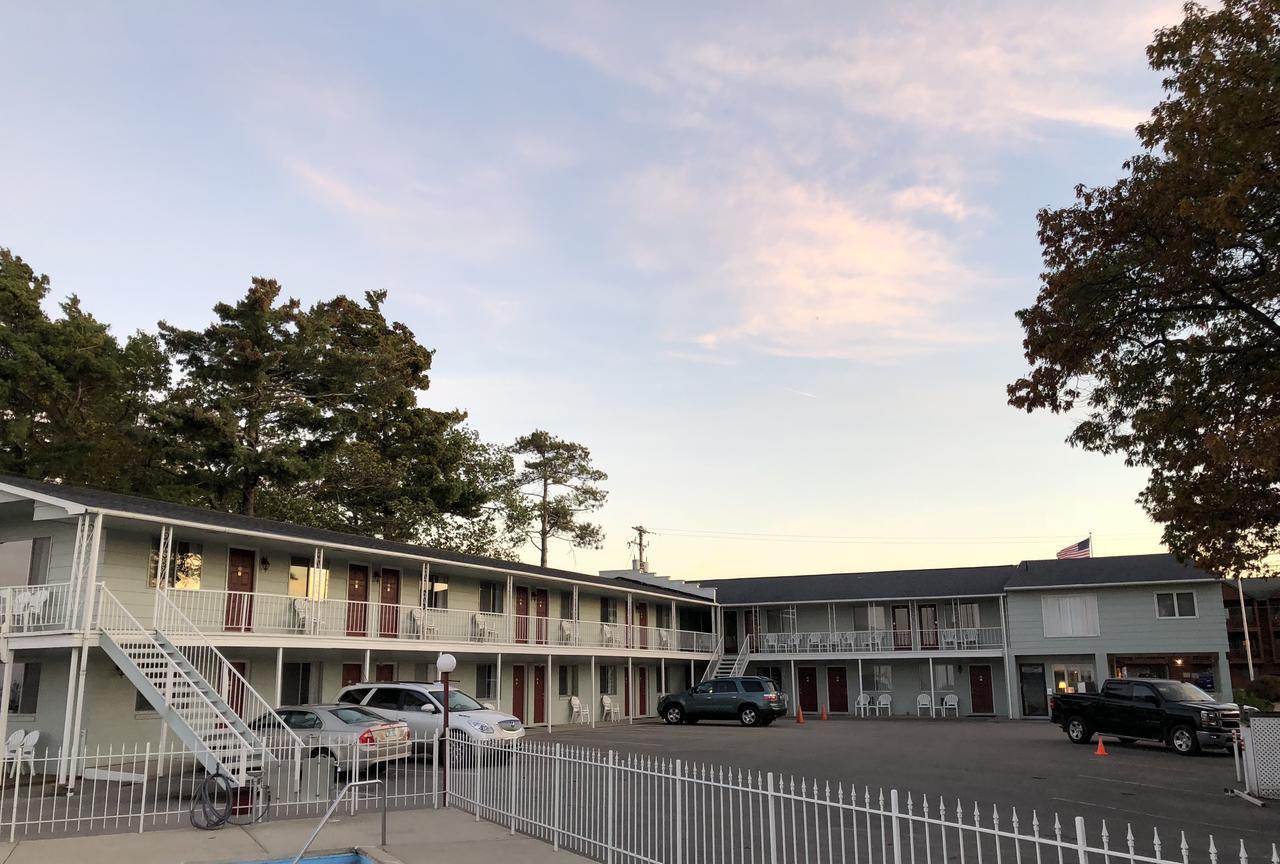 Riviera Motel Mackinaw City Exterior foto